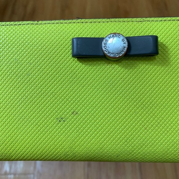 Marc Jacobs Sophisticato Bow Slim Snap Wallet - Picture 4 of 16